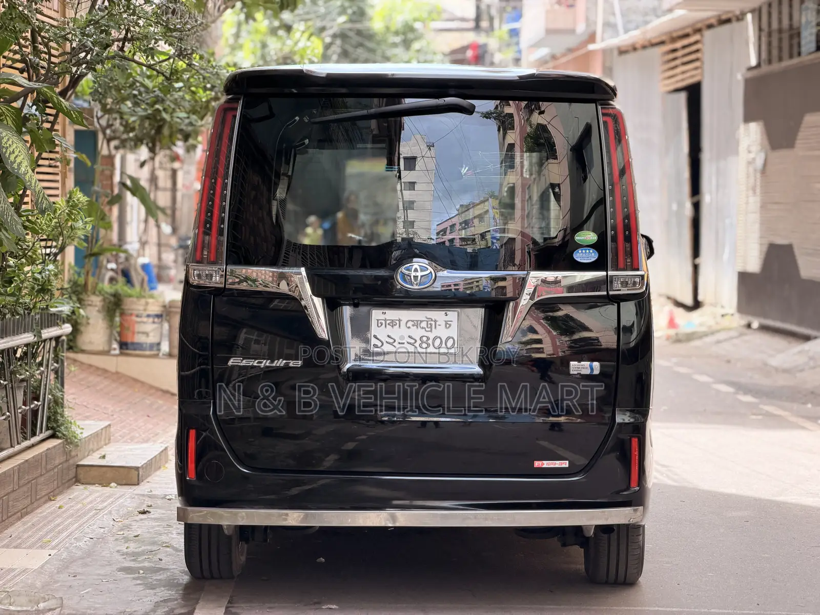 টয়োটা এসকোয়ার ১.৮ এফডব্লিউডি হাইব্রিড (৭ সিটার) ২০১৮ ব্ল্যাক