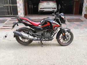 Hero Hunk 2023 Black