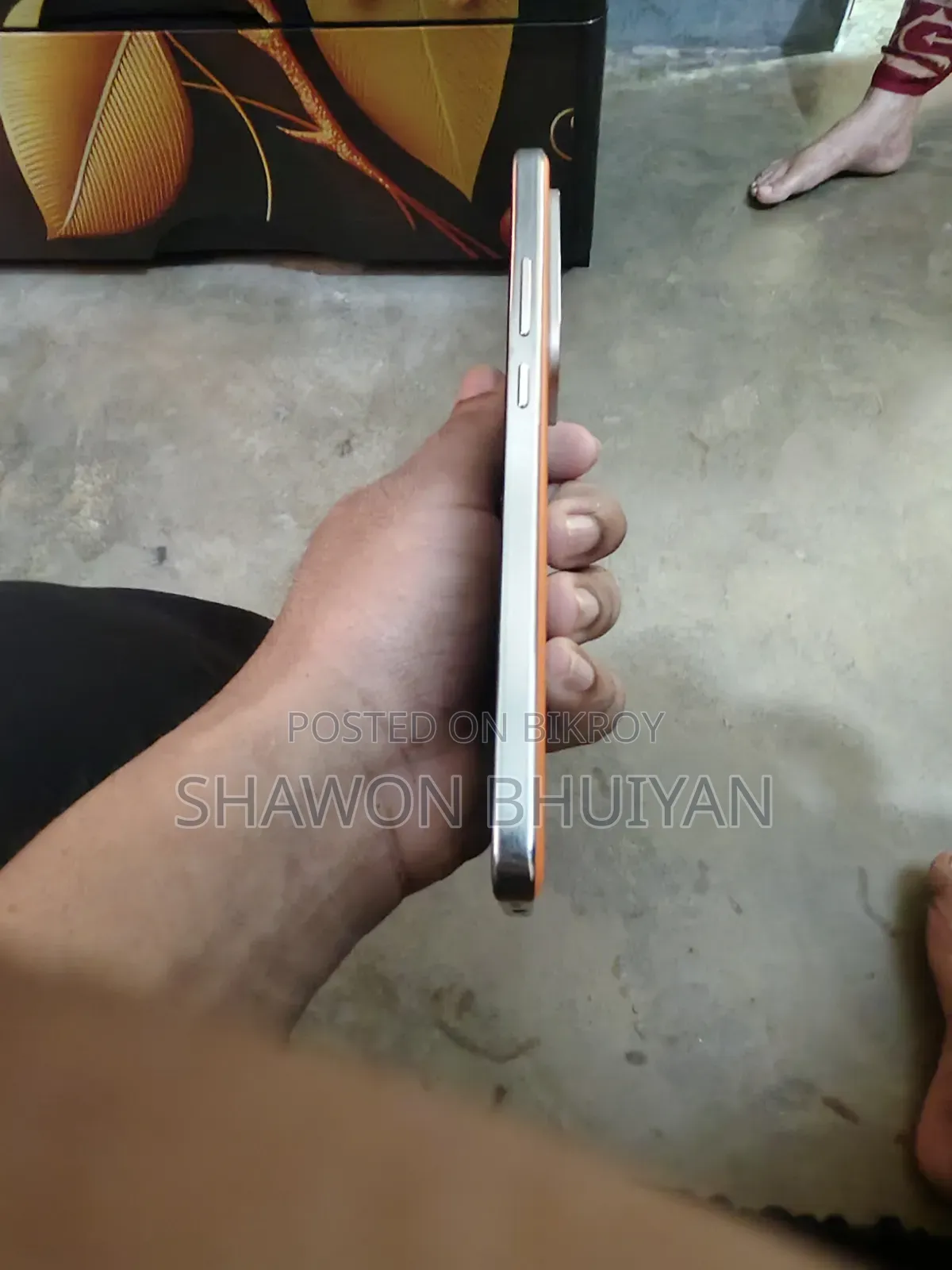 আইকিউও ২৫৬ জিবি সিলভার