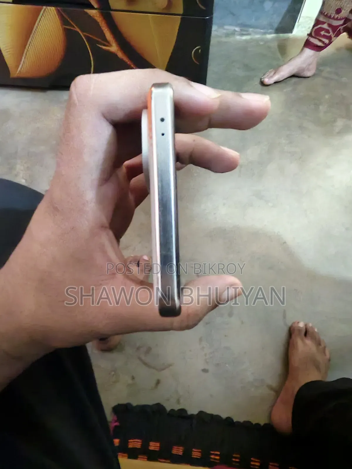 আইকিউও ২৫৬ জিবি সিলভার