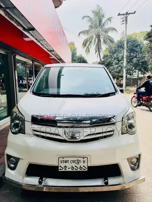 টয়োটা নোয়া ২.০ ১৫৮এইচপি এফডব্লিউডি (৭ সিটার) ২০১১ পার্ল