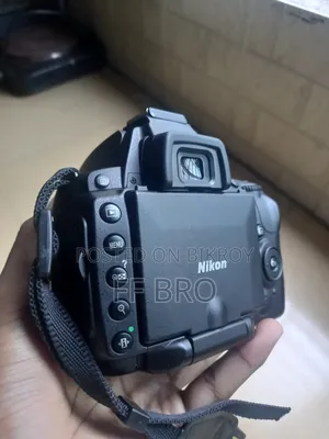 Nikon D5000 DSLR Camera + 18-55mm Lens | 32GB Card + Charger + Battery