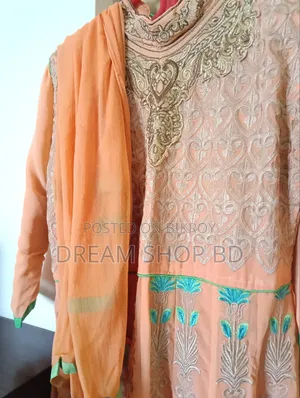 মনোরম সিল্ক কাতান ৩ পিস এবং ভারী এমব্রয়ডারি করা গাউন