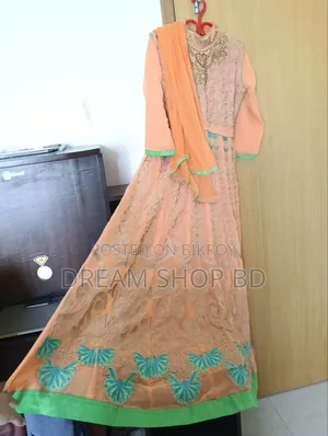মনোরম সিল্ক কাতান ৩ পিস এবং ভারী এমব্রয়ডারি করা গাউন