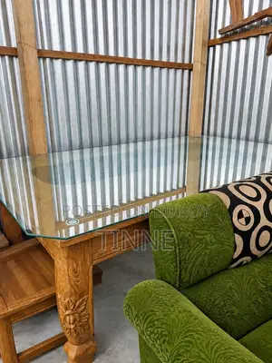 ডাইনিং টেবিল