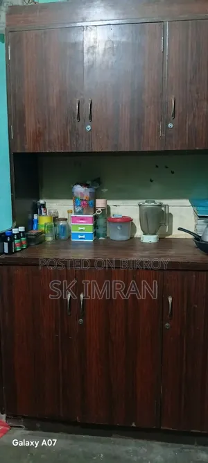 বড় আলমিরা বিক্রি করা হবে
