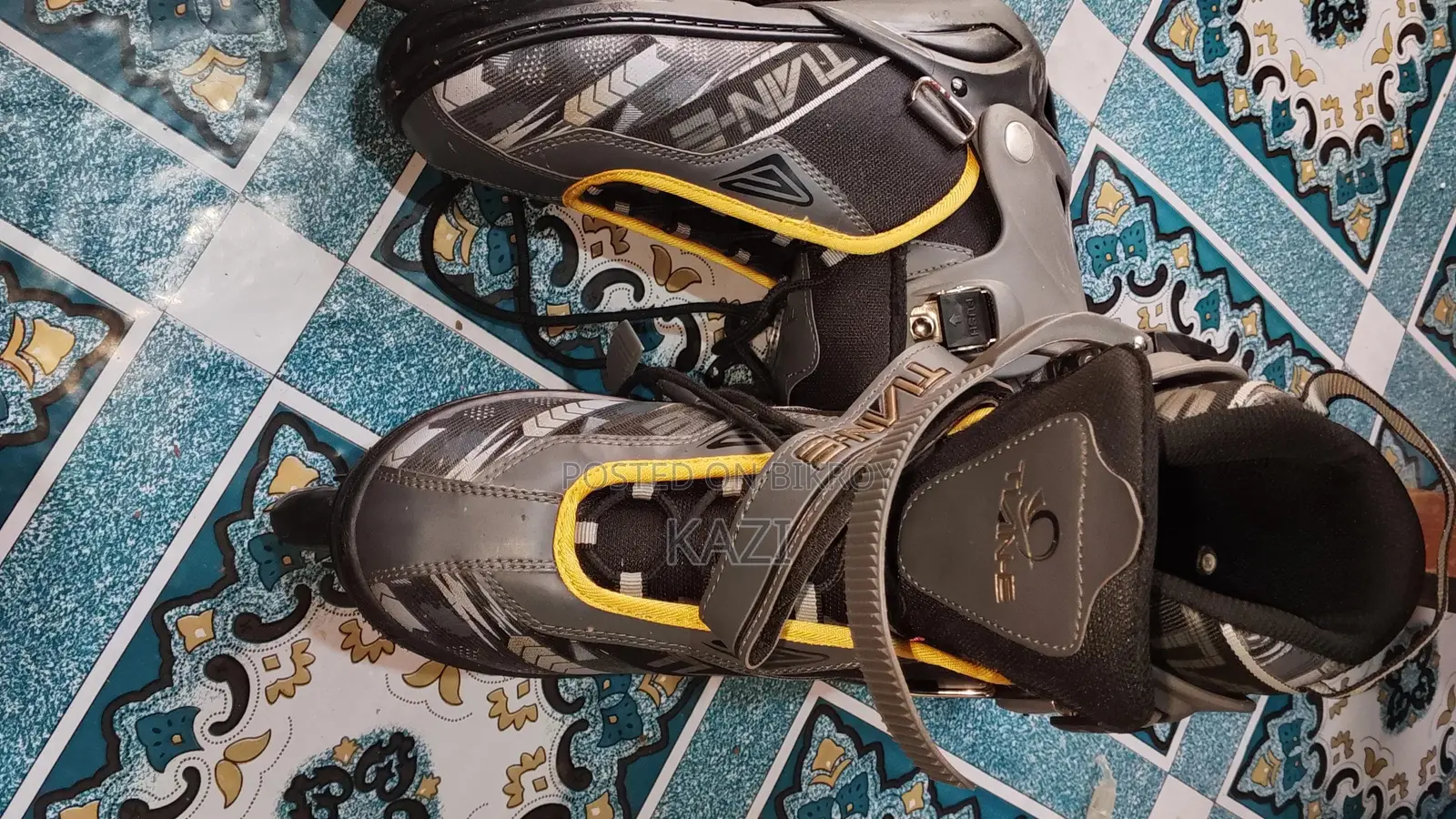 Tian-E Inline Skates (Good Condition) + Protective Guards Set