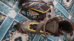 Tian-E Inline Skates (Good Condition) + Protective Guards Set