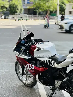 সুজুকি জিএসএক্স-আর১৫০ ২০২০ হলুদ