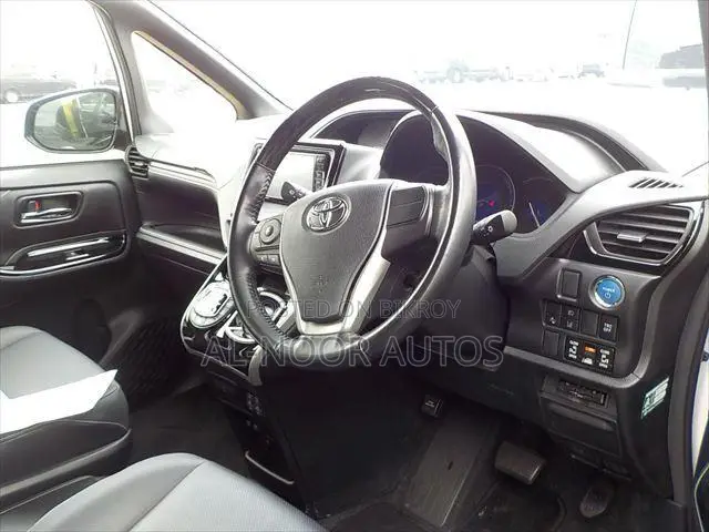 Toyota Esquire 1.8 FWD Hybrid (7 Seater) 2021 Pearl