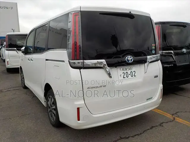 Toyota Esquire 1.8 FWD Hybrid (7 Seater) 2021 Pearl