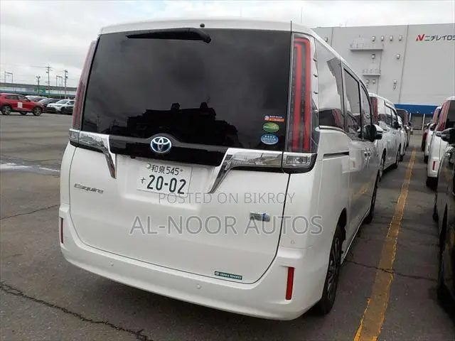 Toyota Esquire 1.8 FWD Hybrid (7 Seater) 2021 Pearl