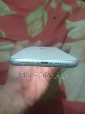 Apple iPhone XR 64 GB White