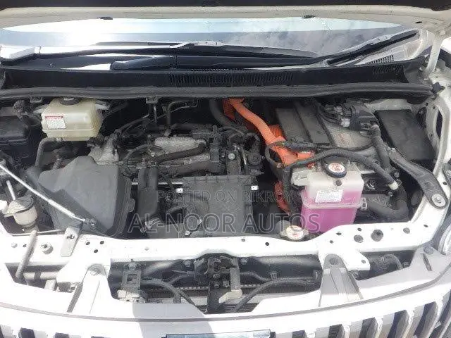 Toyota Esquire 1.8 FWD Hybrid (7 Seater) 2021 Pearl