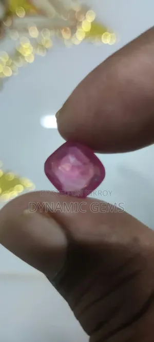রুবী রত্নপাথর