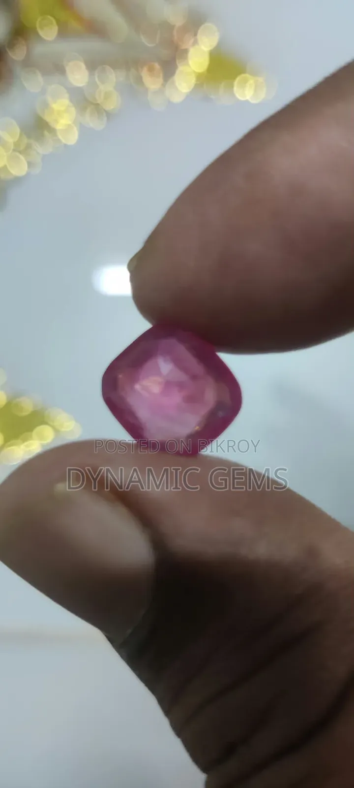 রুবী রত্নপাথর
