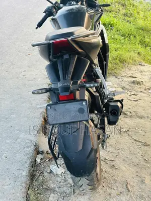 নিউ হিরো কারিজমা এক্সএমআর ২১০ ২০২৪ ব্ল্যাক