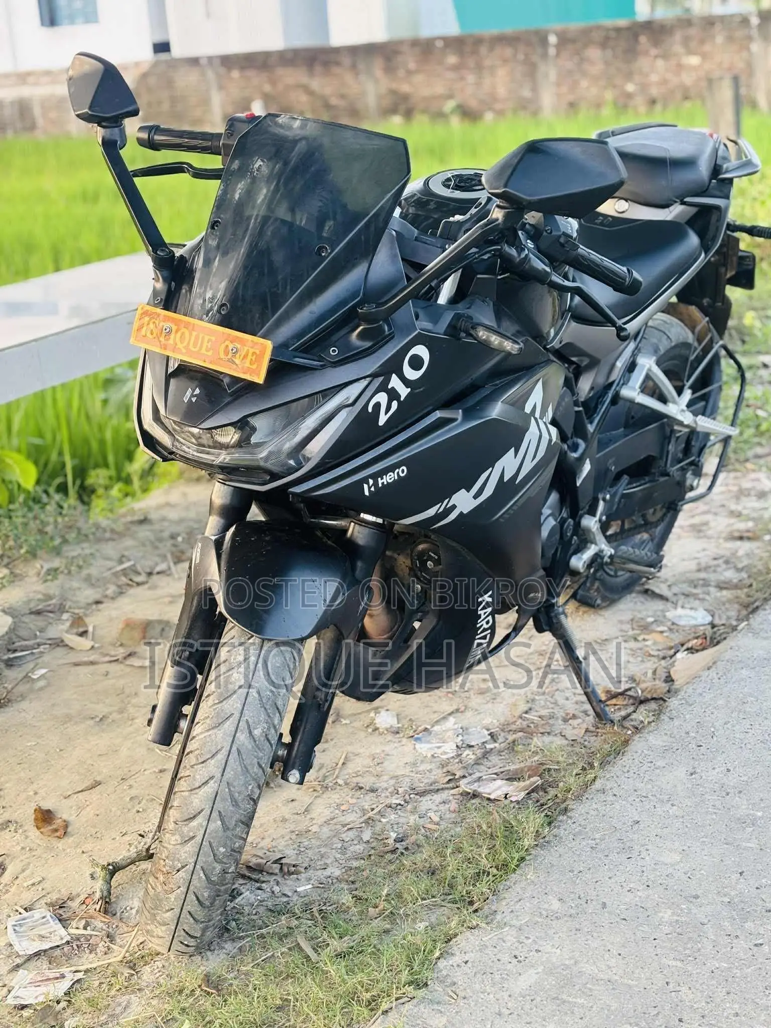 নিউ হিরো কারিজমা এক্সএমআর ২১০ ২০২৪ ব্ল্যাক