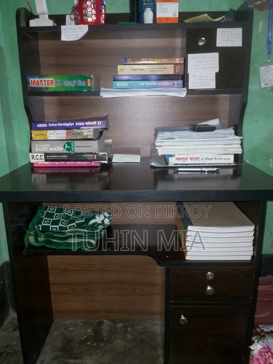 টেবিল উইথ বুকশেলফ ও ড্রয়ার।