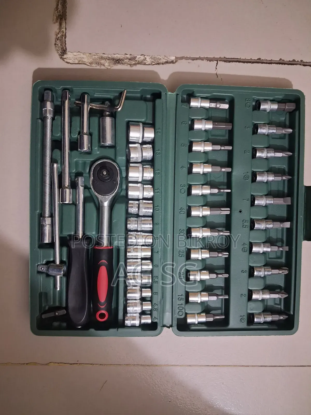 Brand New 46-Piece Socket & Screw Toolkit for Sale!
