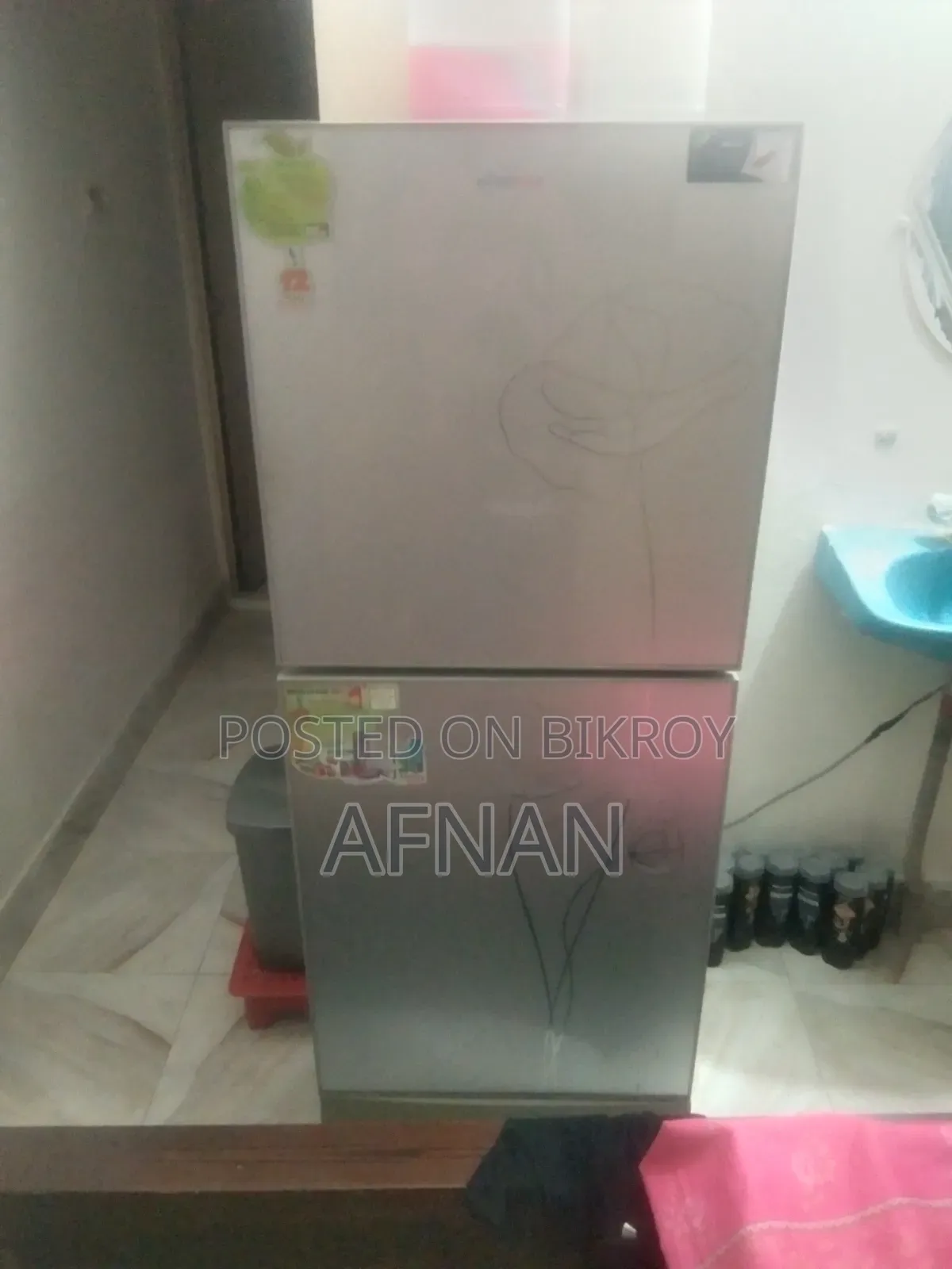 আর্জেন্ট বিক্রি হবে ফ্রিজটি