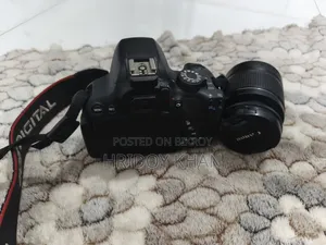 DSLR Camera Canon 700D