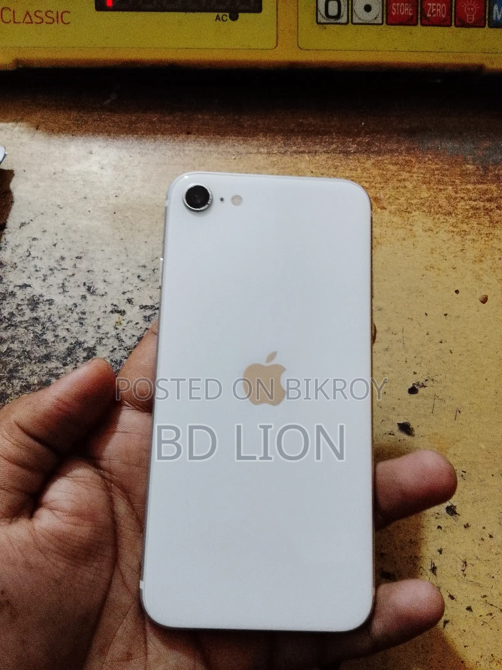 New Apple iPhone SE (2020) 64 GB White
