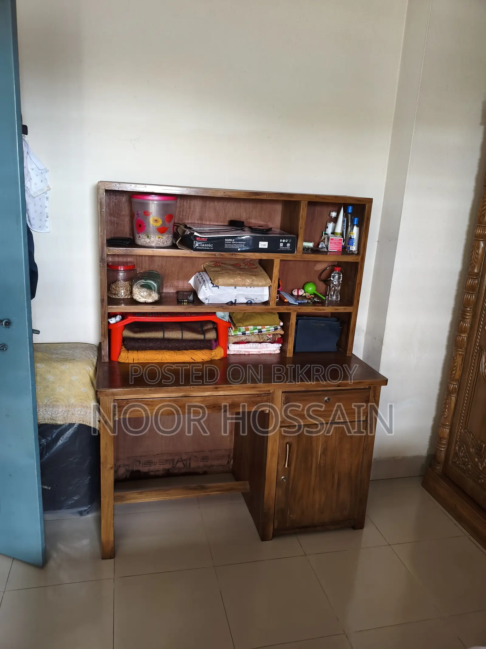 স্টাডি টেবিল