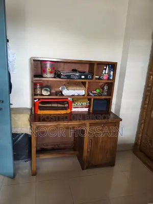 স্টাডি টেবিল
