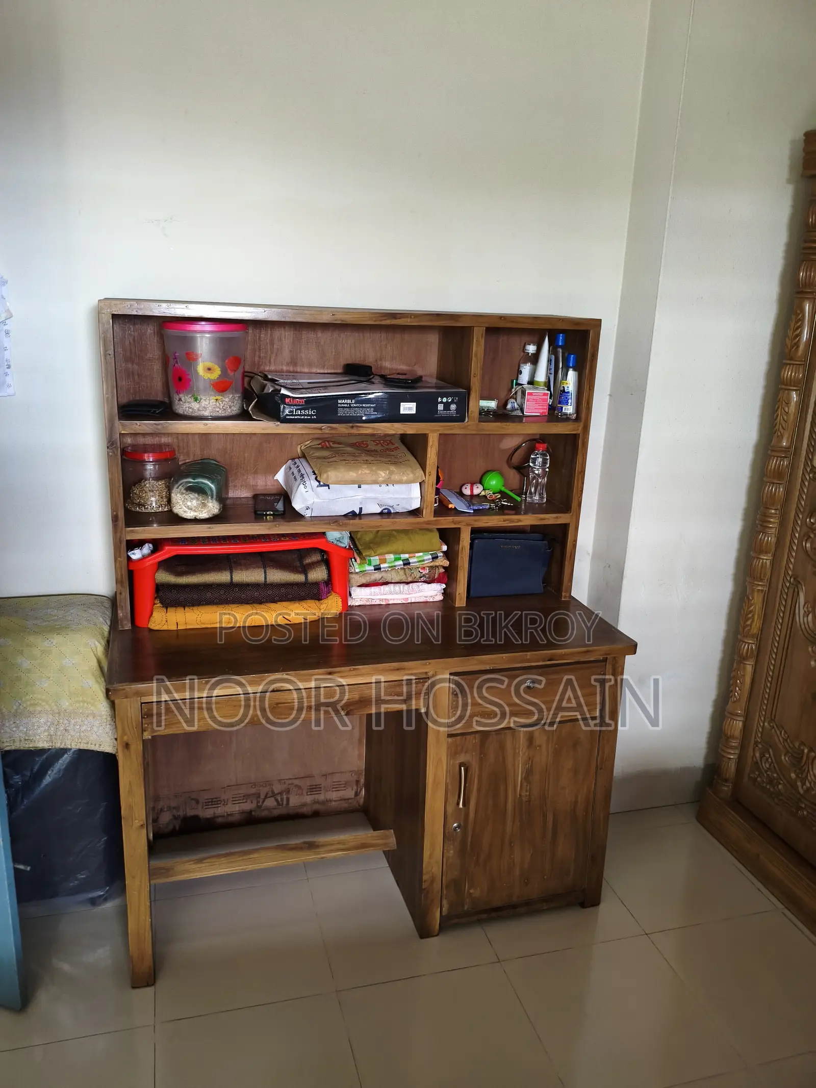 স্টাডি টেবিল