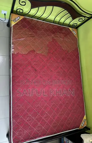 ম্যাট্রেস সহ লোহার খাট (৫ ফিট X ৭ ফিট)