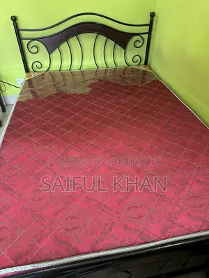 ম্যাট্রেস সহ লোহার খাট (৫ ফিট X ৭ ফিট)