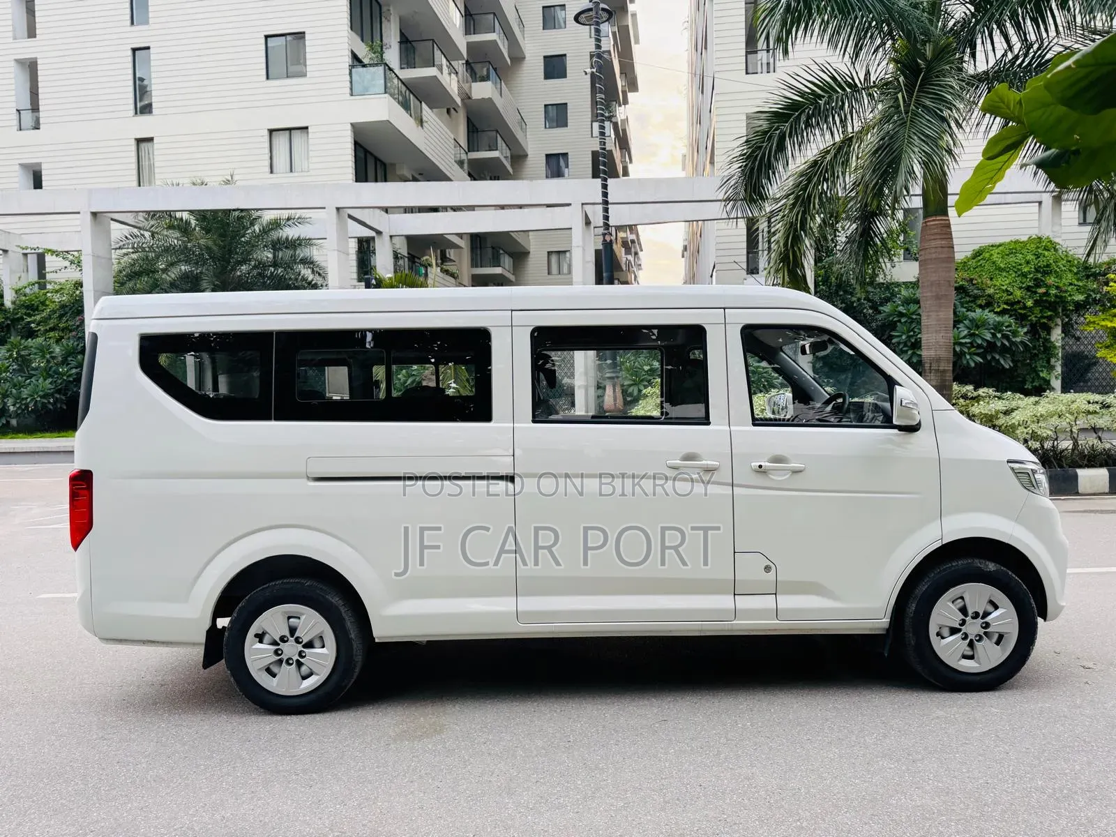 Force Traveller 2025 Beige