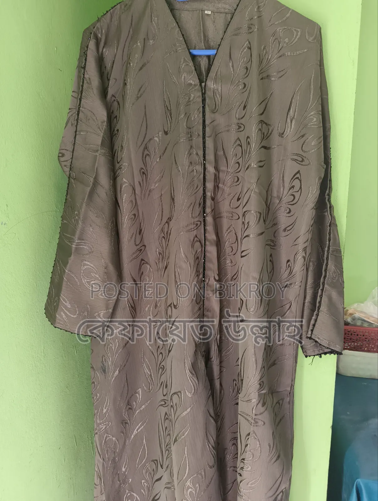 Elegant Bronze Paisley Borka