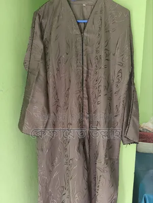 Elegant Bronze Paisley Borka
