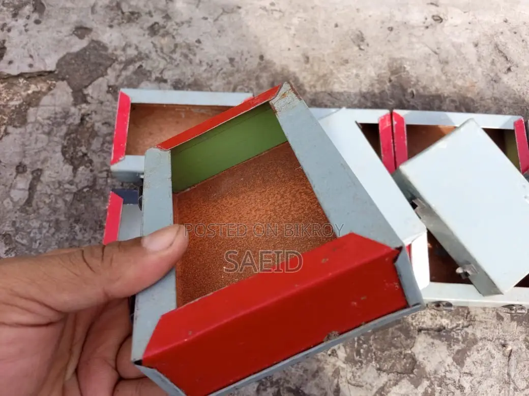 কবুতরের খাবারের পাত্র