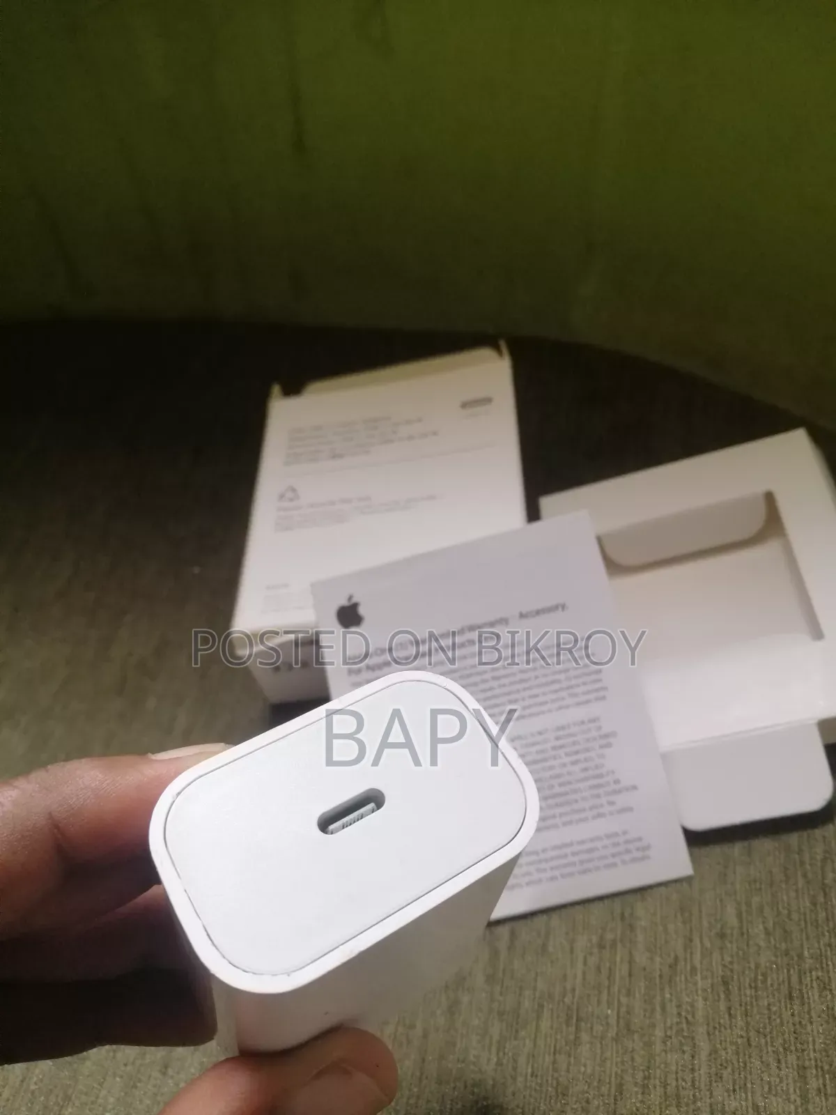 অ্যাপল ২০ডব্লিউ চার্জার বক্স সহ