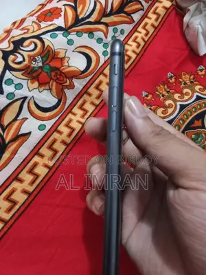 অ্যাপল আইফোন ৮ ৬৪ জিবি ব্ল্যাক