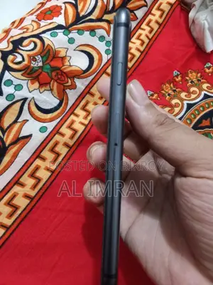 অ্যাপল আইফোন ৮ ৬৪ জিবি ব্ল্যাক