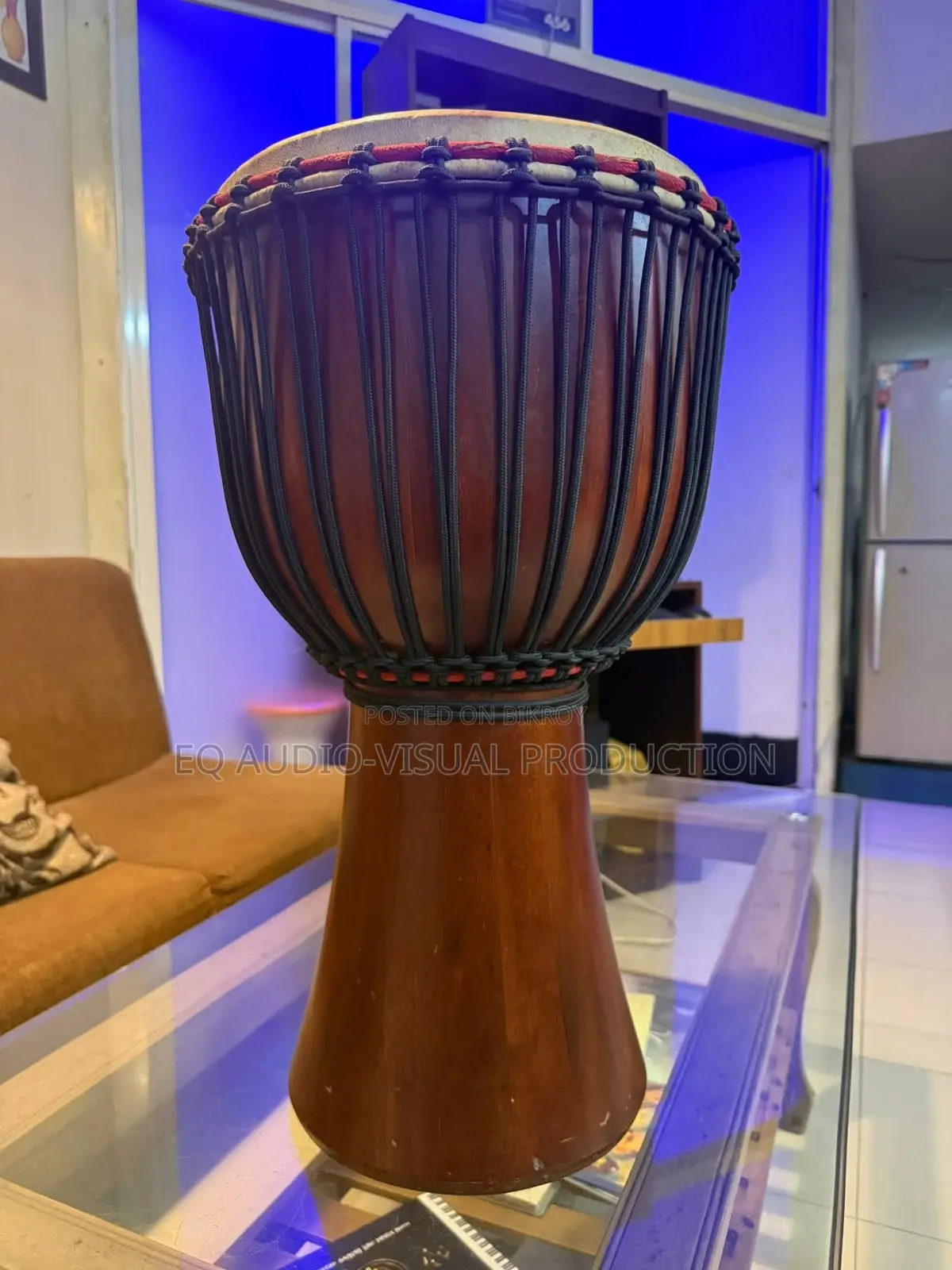 Weiming Yueqi Professional Wooden Djembe Drum (Fresh Condition)