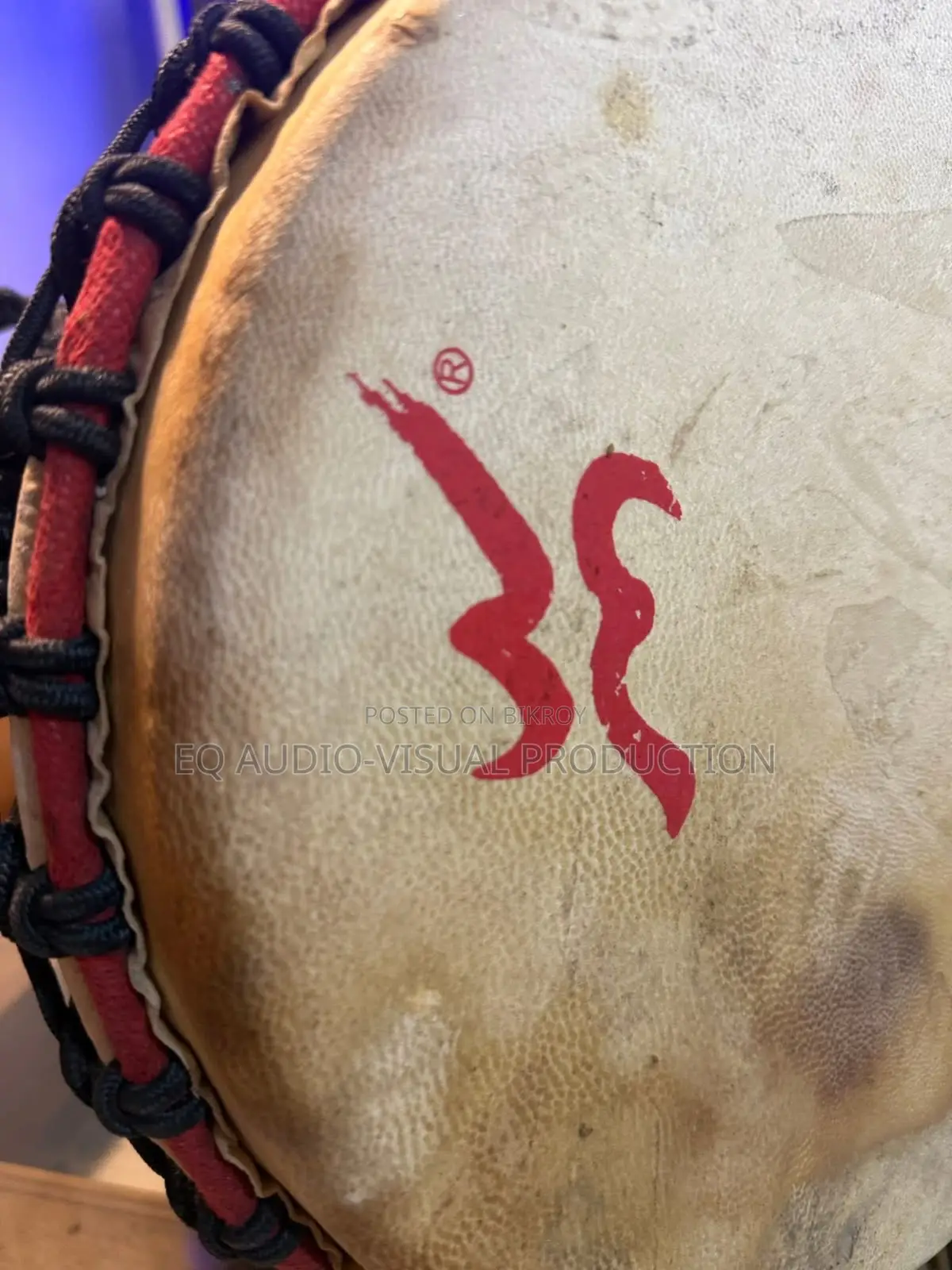 Weiming Yueqi Professional Wooden Djembe Drum (Fresh Condition)
