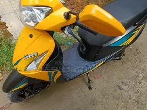 হিরো প্লেজার ২০১৮ ইয়েলো