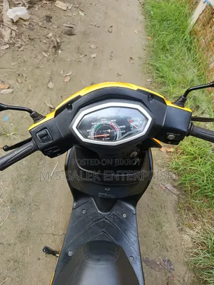হিরো প্লেজার ২০১৮ ইয়েলো