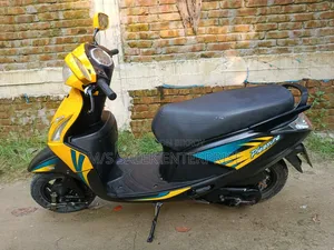 হিরো প্লেজার ২০১৮ ইয়েলো
