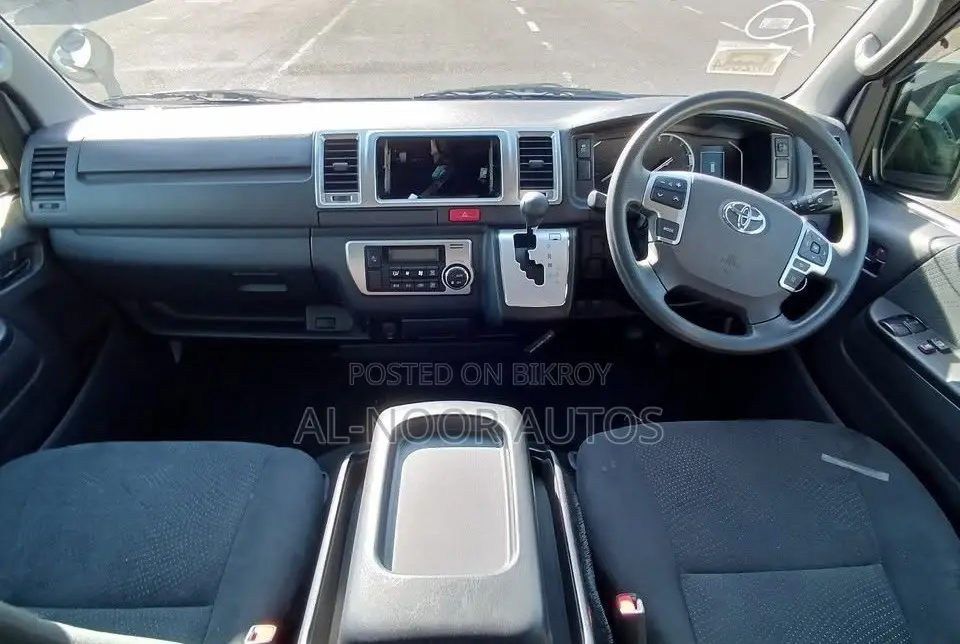 Toyota HiAce 2021 White