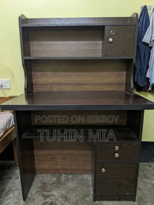 টেবিল উইথ বুকশেলফ ও ড্রয়ার।