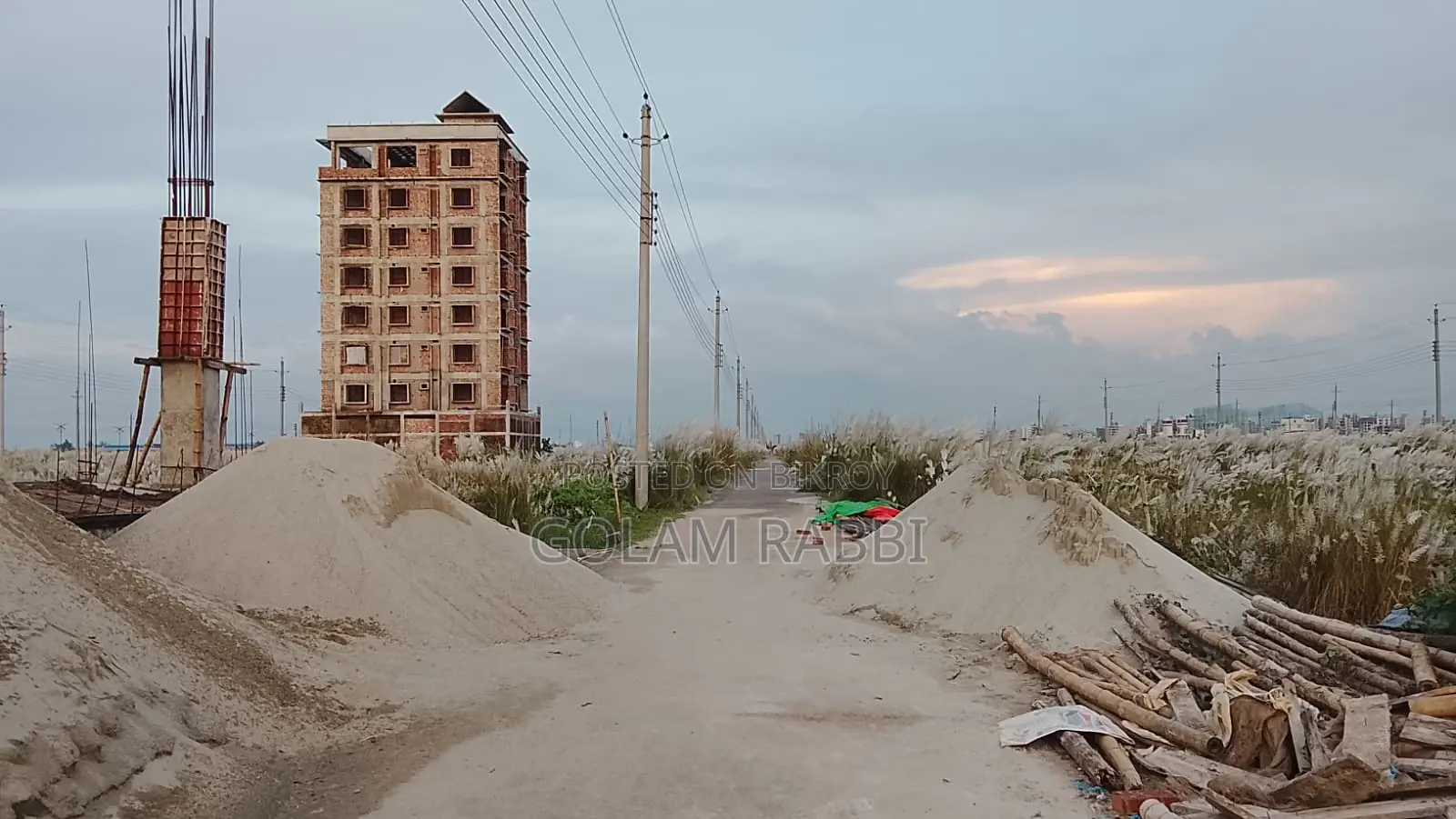 বসুন্ধরা পি ব্লক ৩ কাঠা দক্ষিণ জমি বিক্রয়ের জন্য