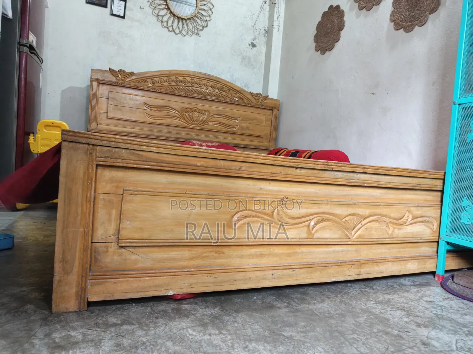 একটি খাট বিক্রি হবে