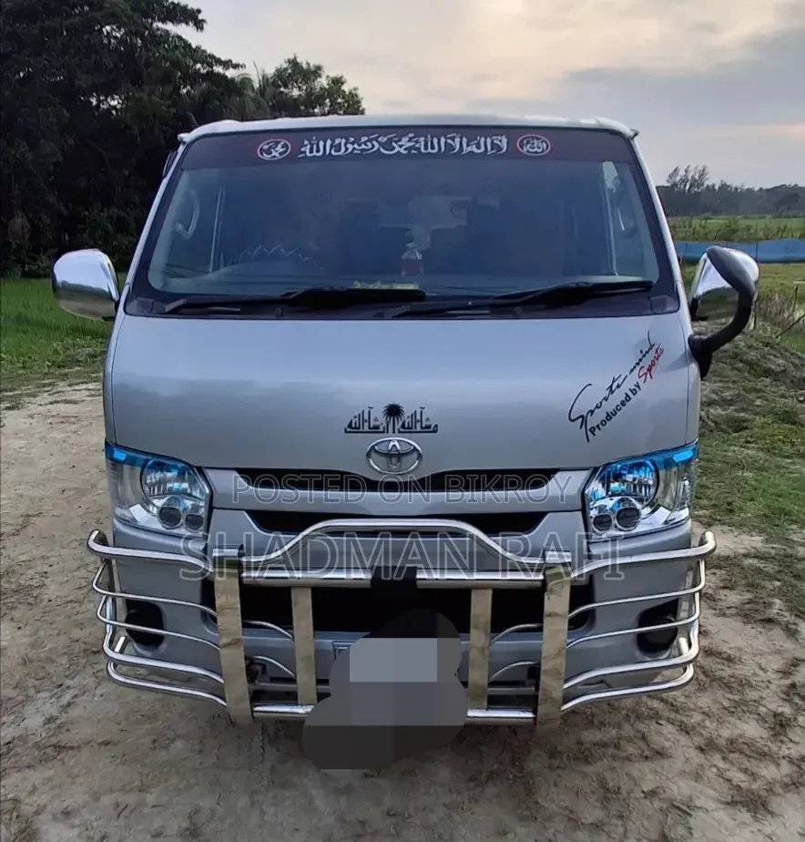 Toyota HiAce 2016 Silver