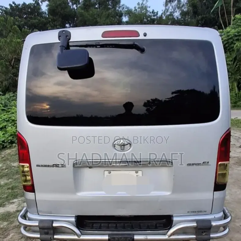 Toyota HiAce 2016 Silver